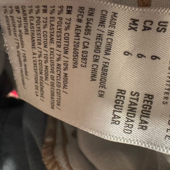 American Eagle Outfitters Curvy Mom Jeans - Picture 5 of 5